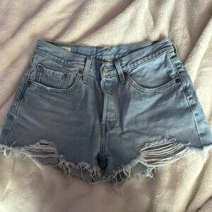 Levi’s shorts size 27!